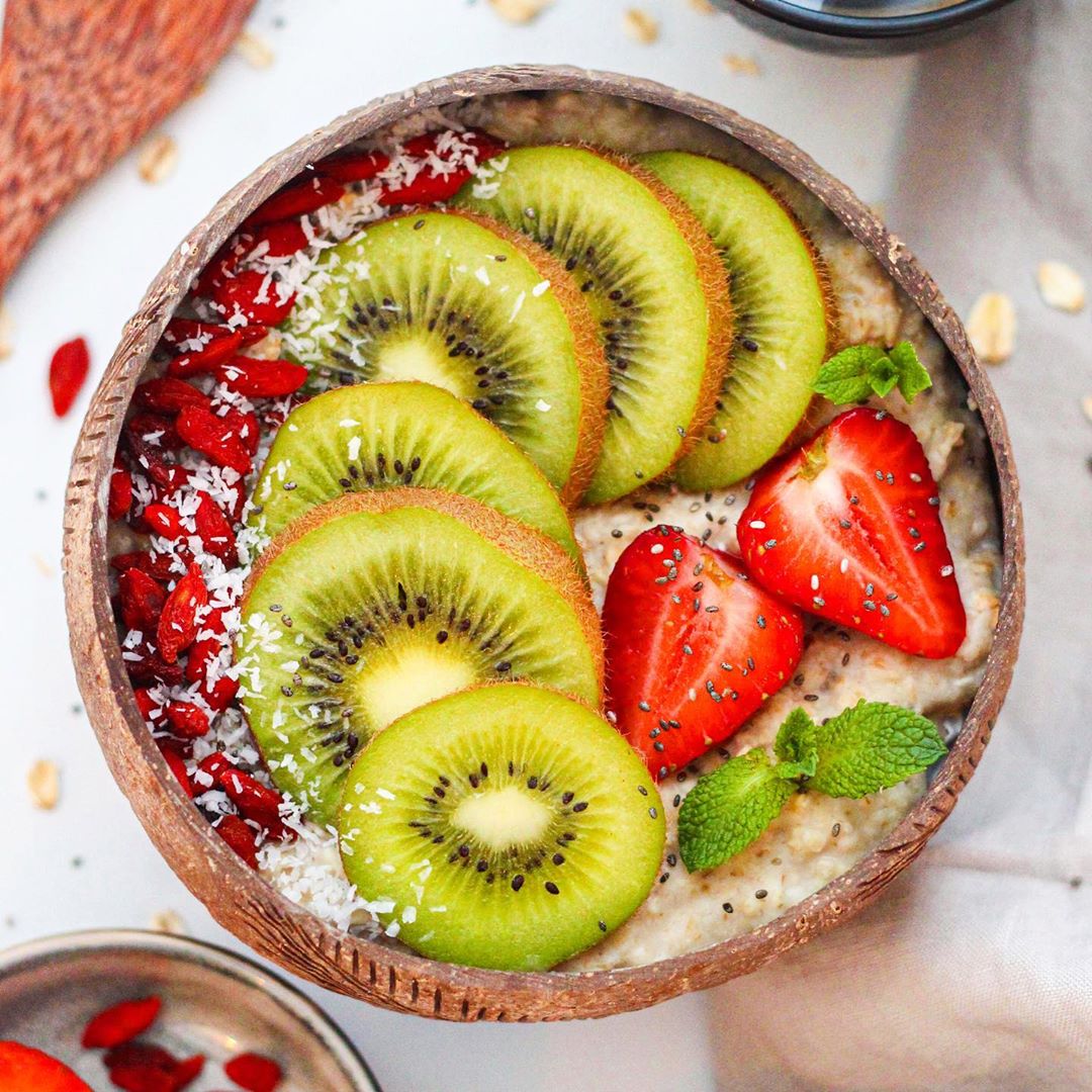 Festive Vegan Vanilla Overnight Oats Bowl