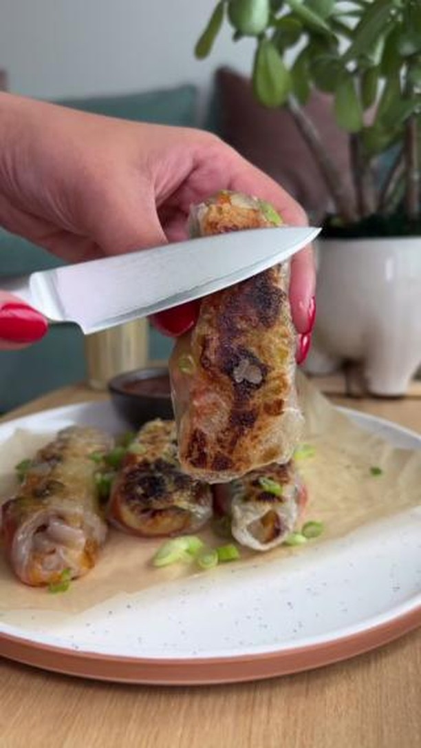 Crispy Halloumi Spring Rolls with Sauce