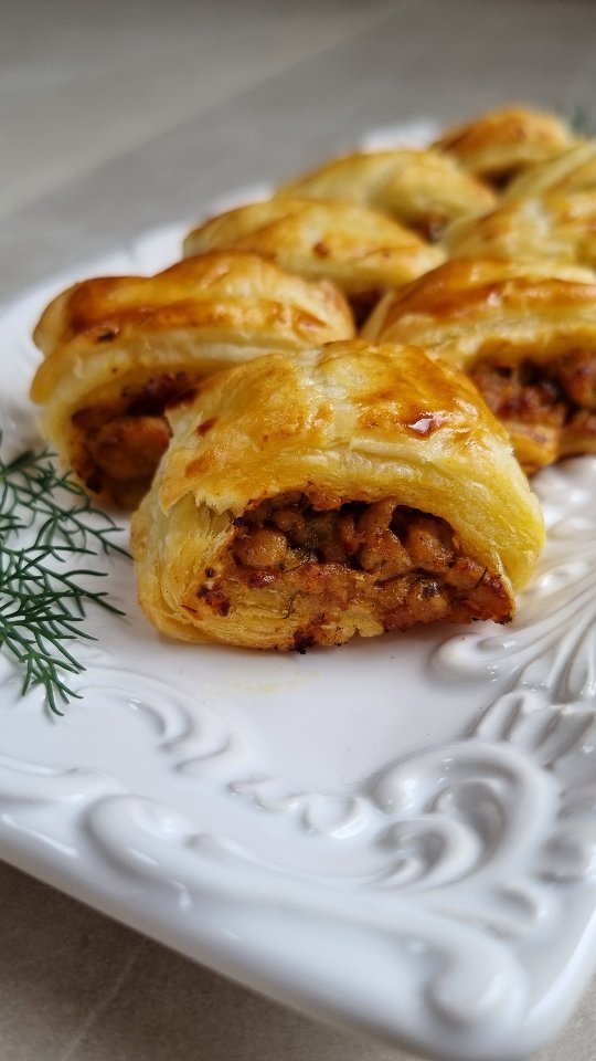 Spicy Baked Chicken Keema Rolls