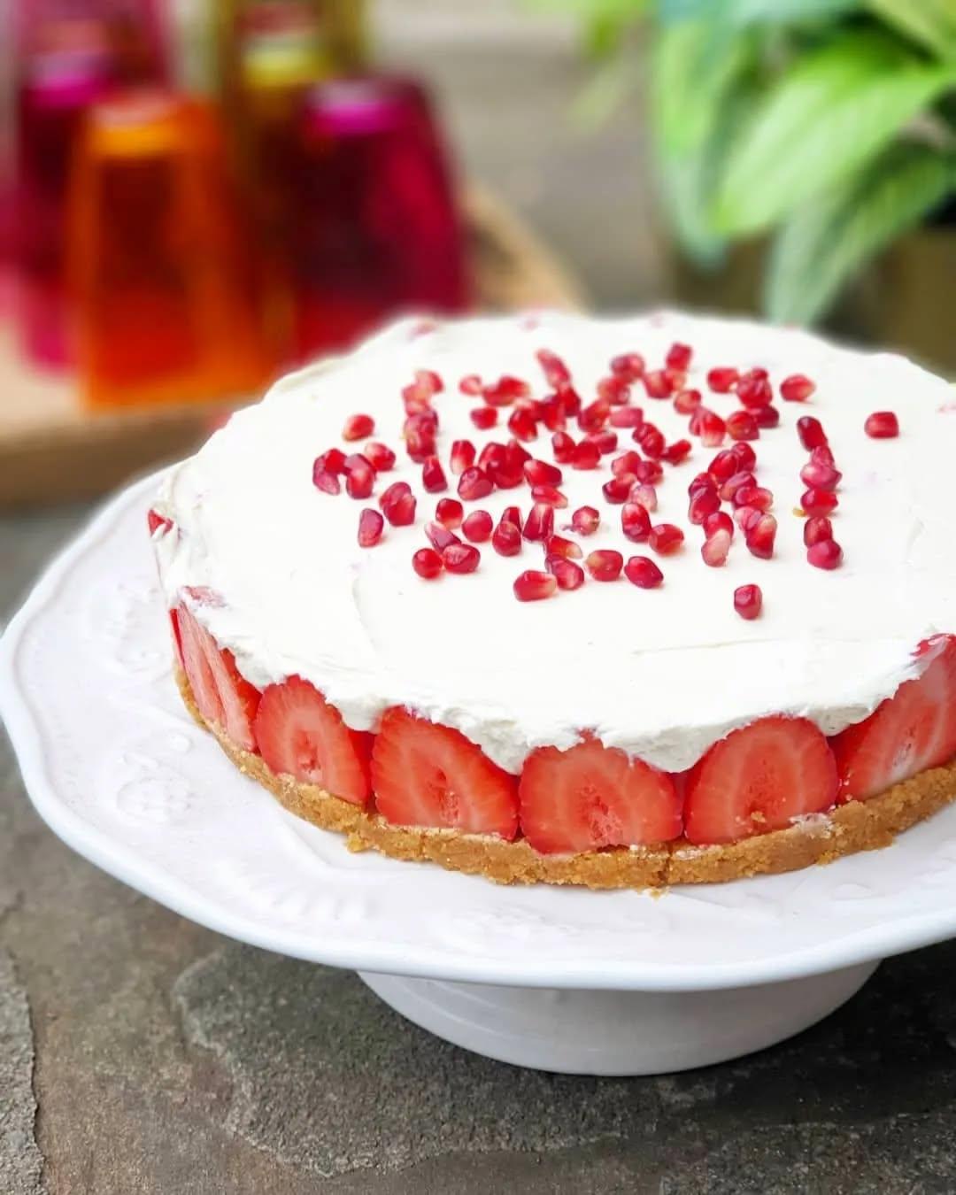 Strawberry and Pomegranate Cheesecake