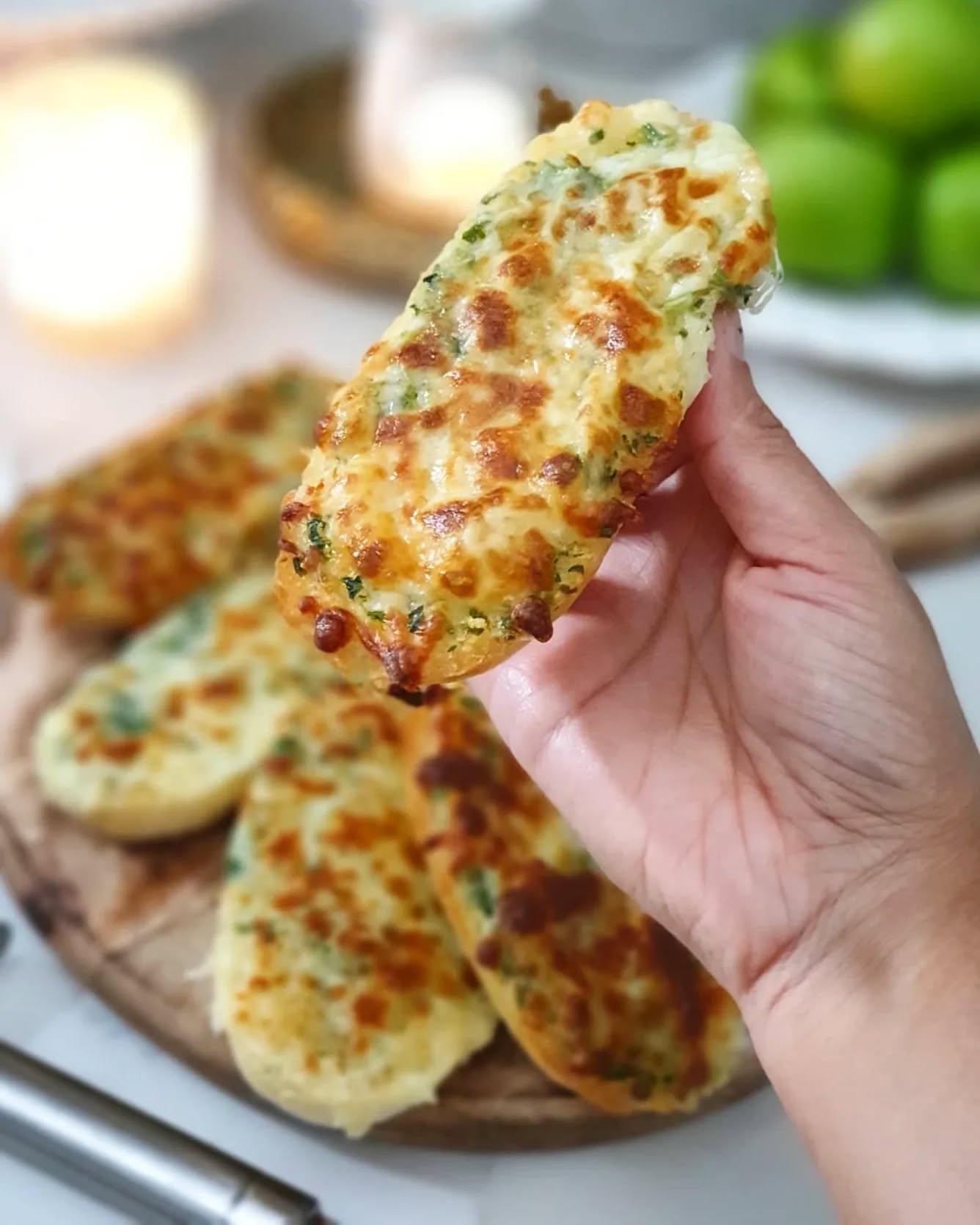 Simple Cheesy Garlic Bread