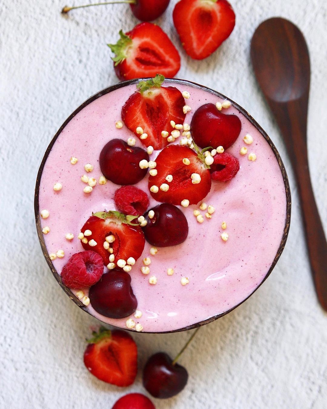 Banana Smoothie Bowl with Pitaya Powder