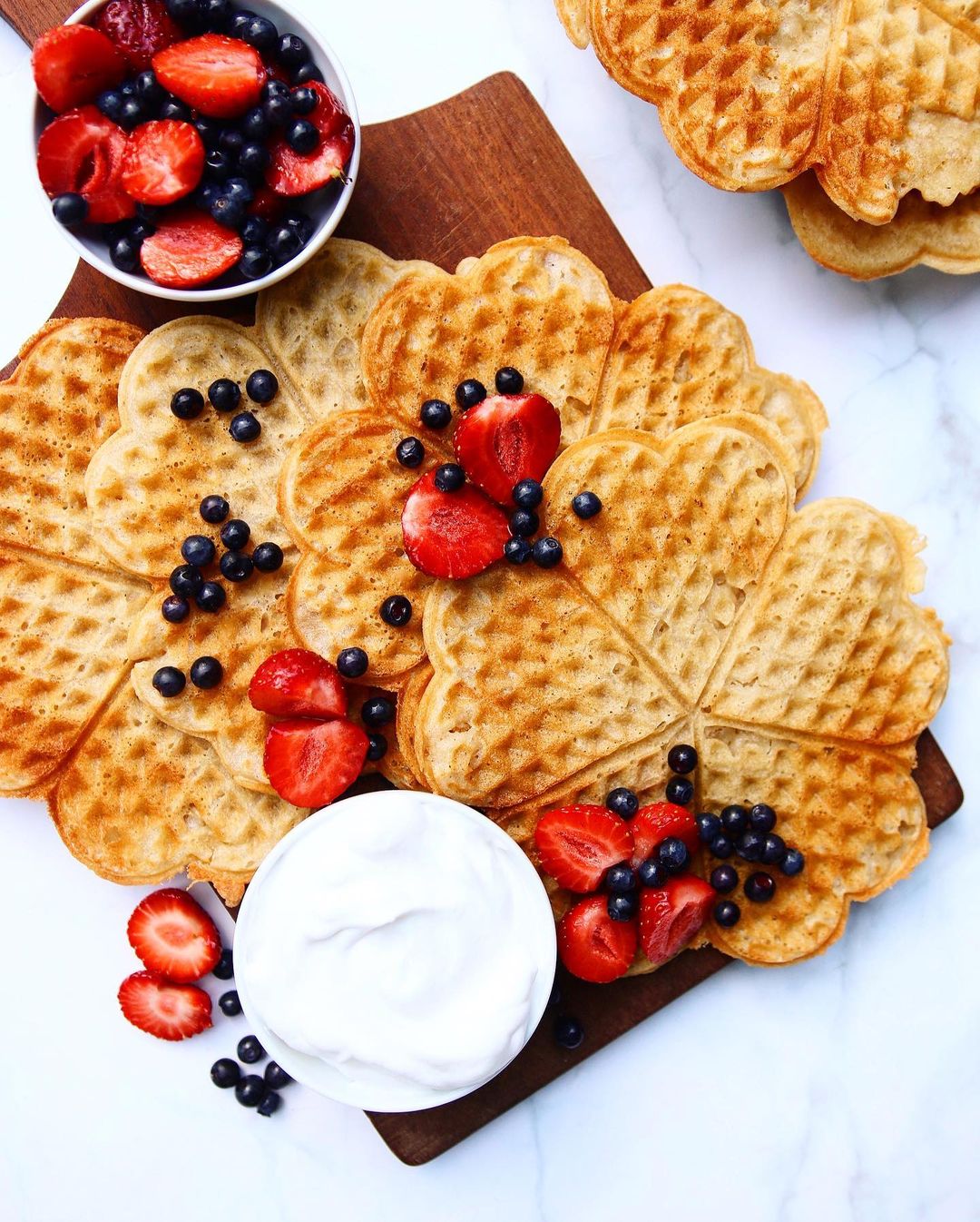 Crispy Waffles with Strawberries and Blueberries