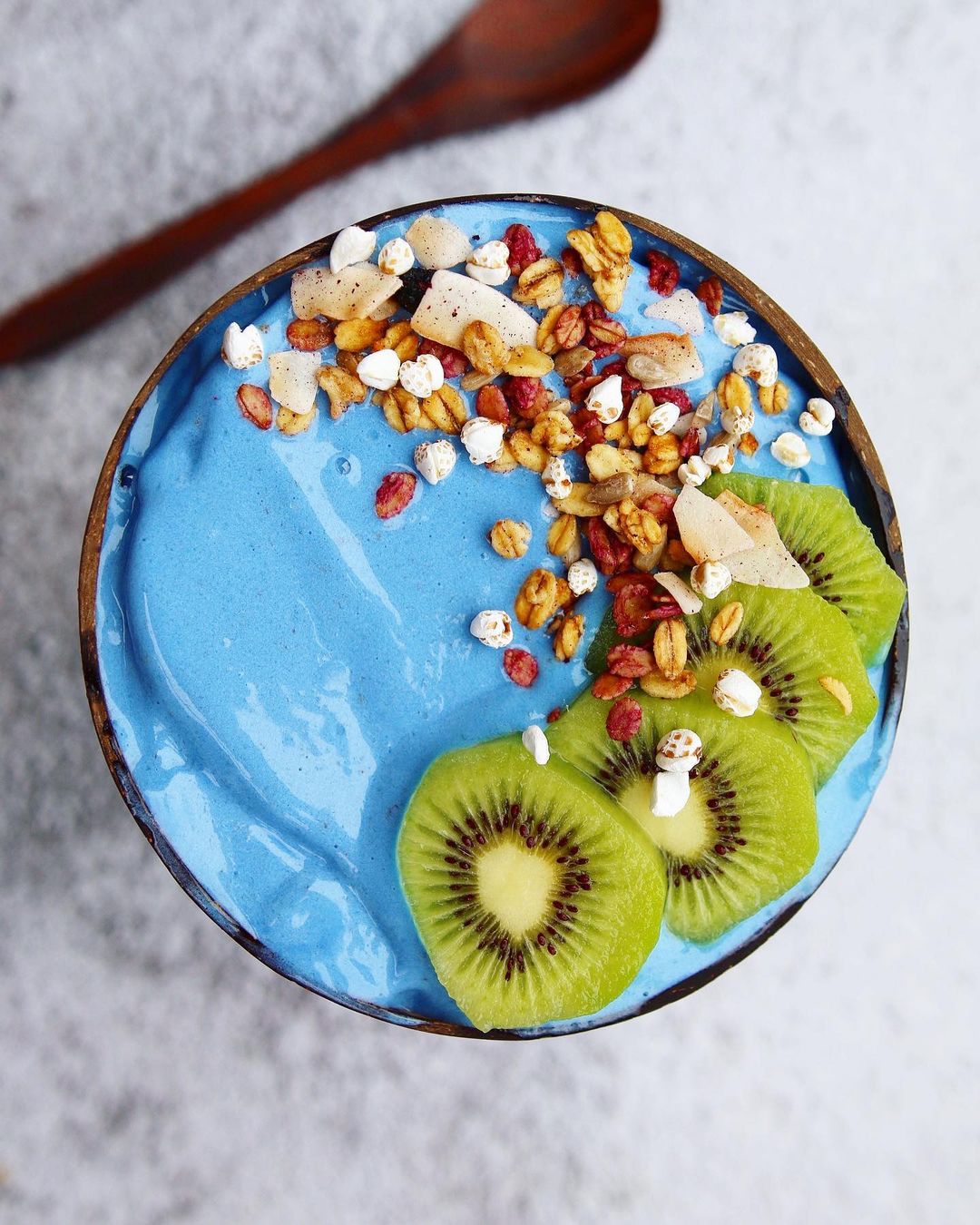 Blue Spirulina Banana Smoothie Bowl