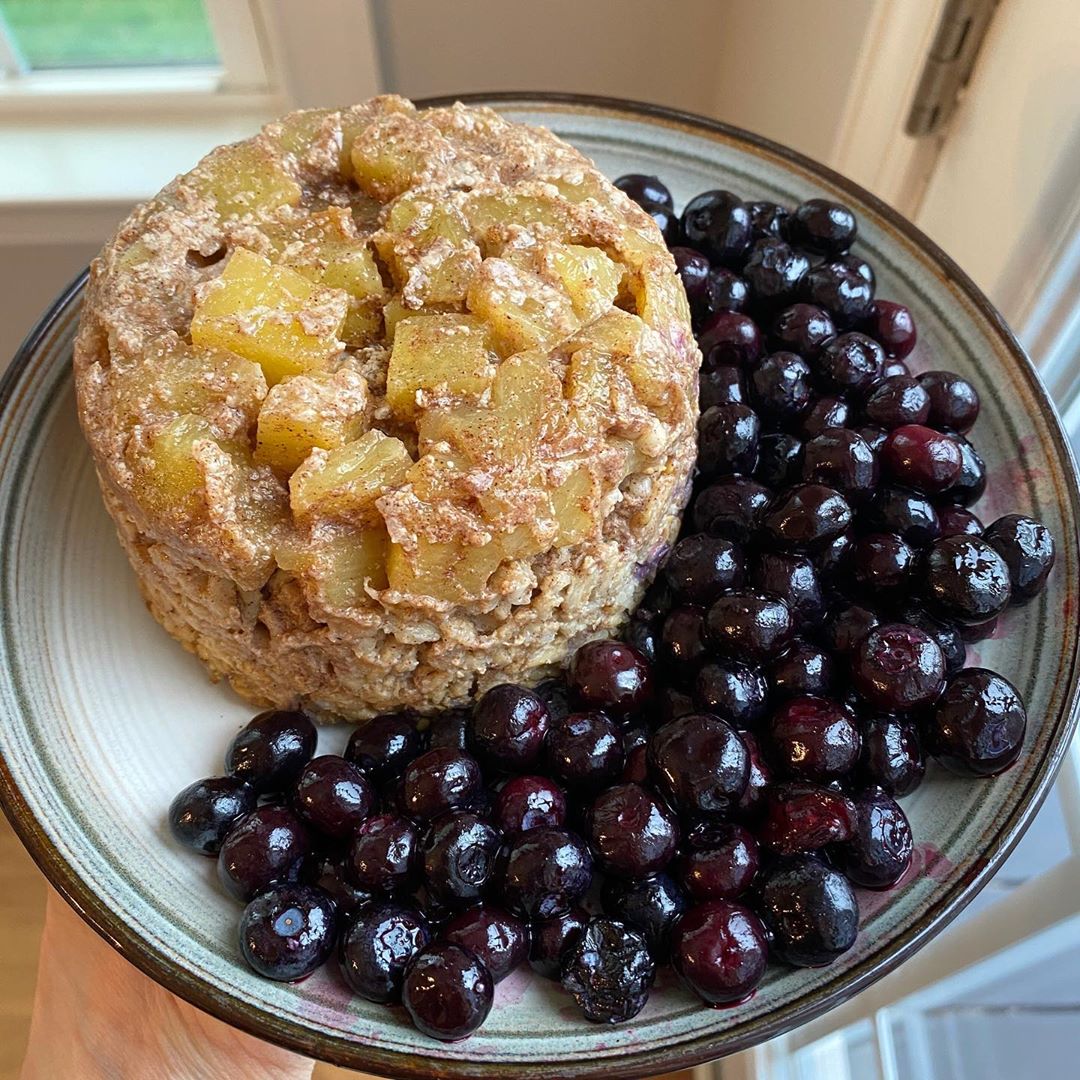 Pineapple Upside Down Baked Oats Dish