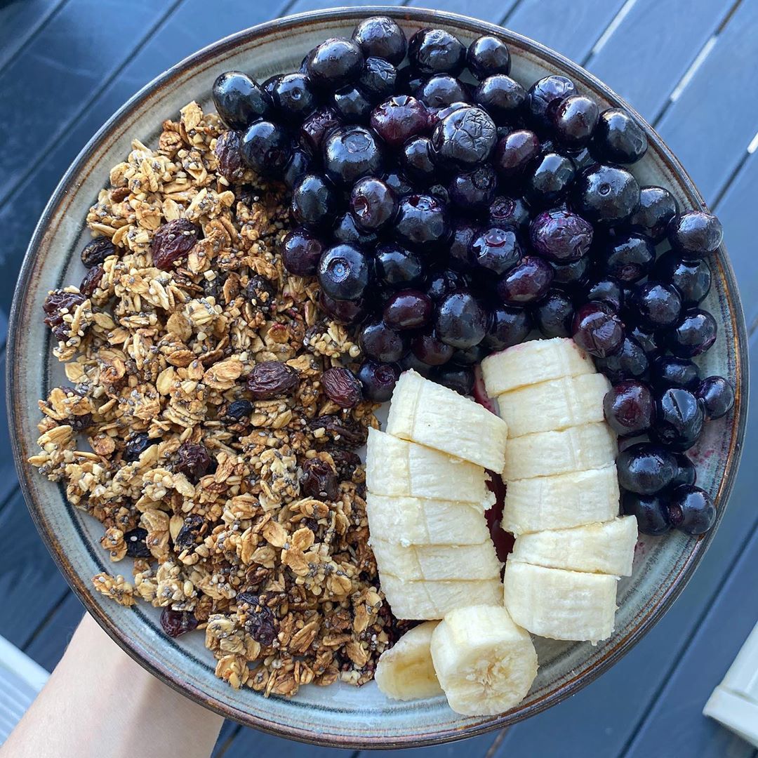 Homemade Raisin and Spice Granola