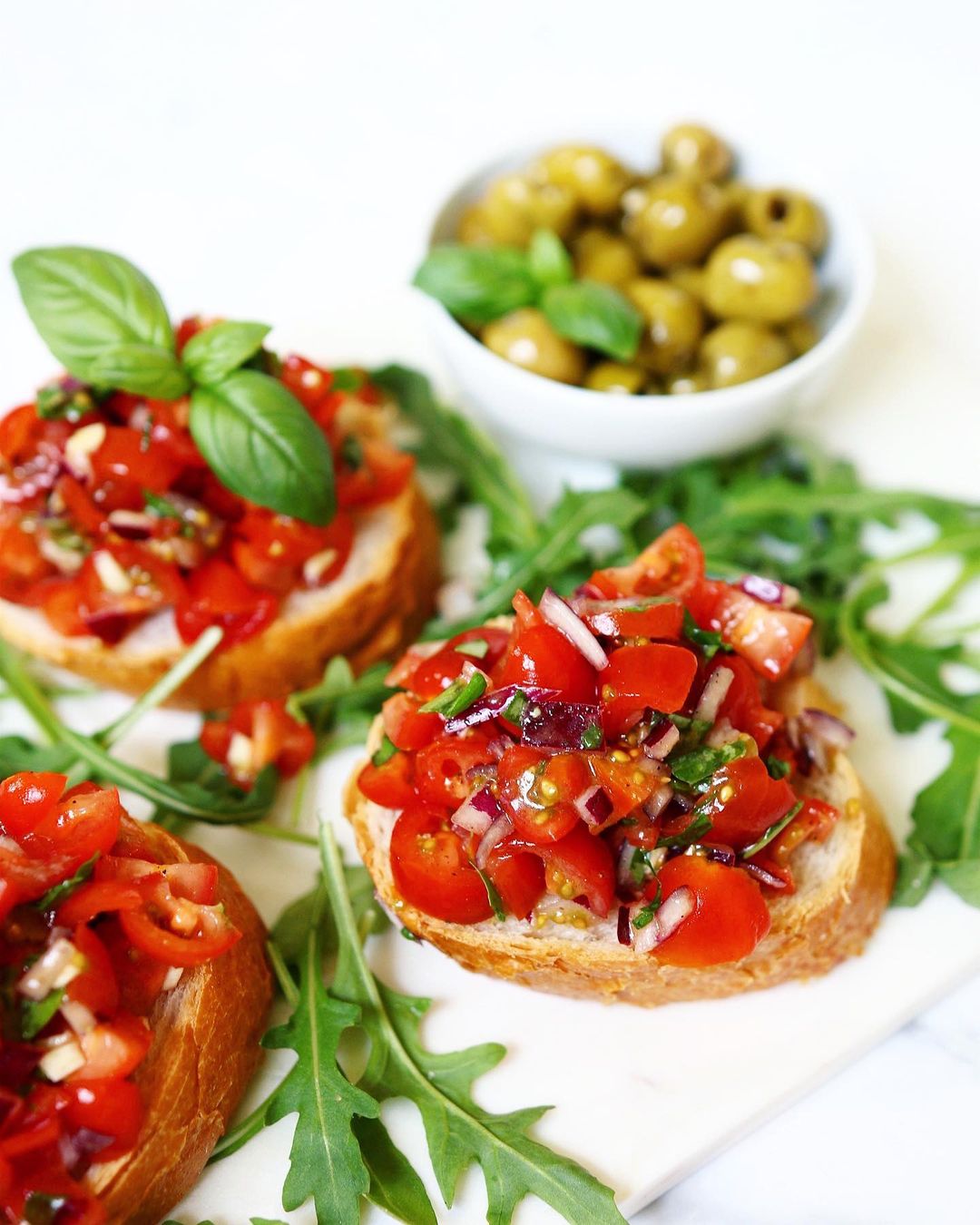 Fresh Tomato Bruschetta with Basil and Garlic