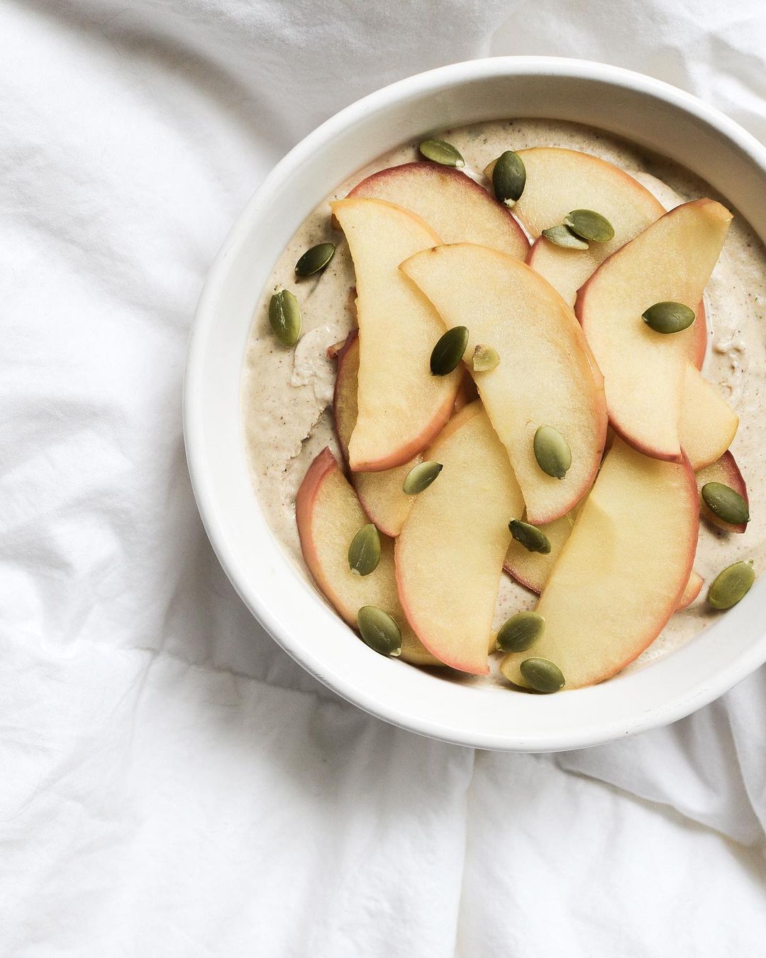 Apple Pie Smoothie Bowl