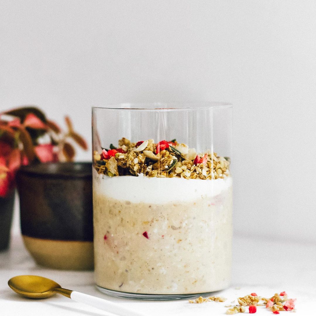 Peaches and Cream Overnight Oats Breakfast