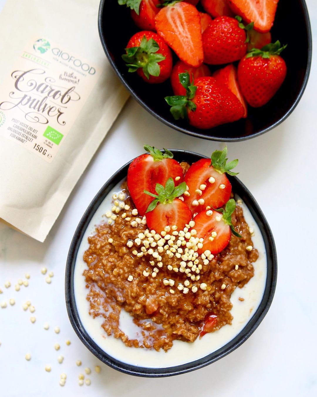 Simple Vegan Porridge with Strawberries and Carob