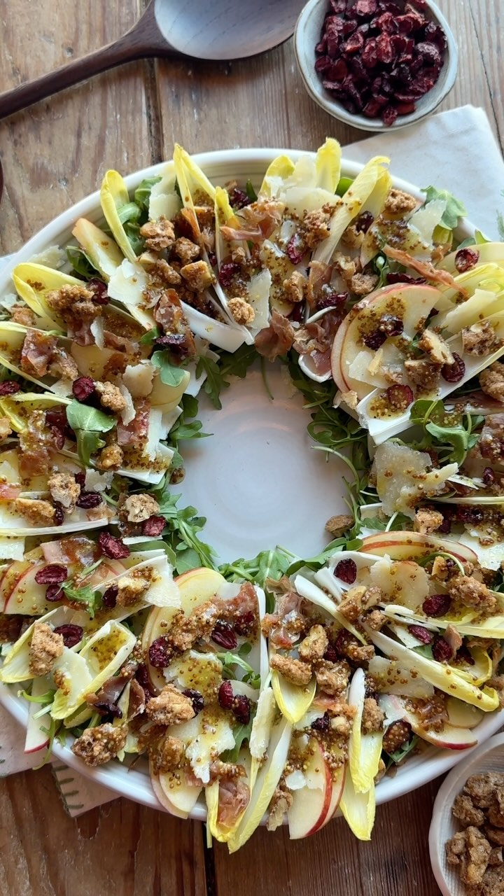 Christmas Wreath Salad with Vinaigrette