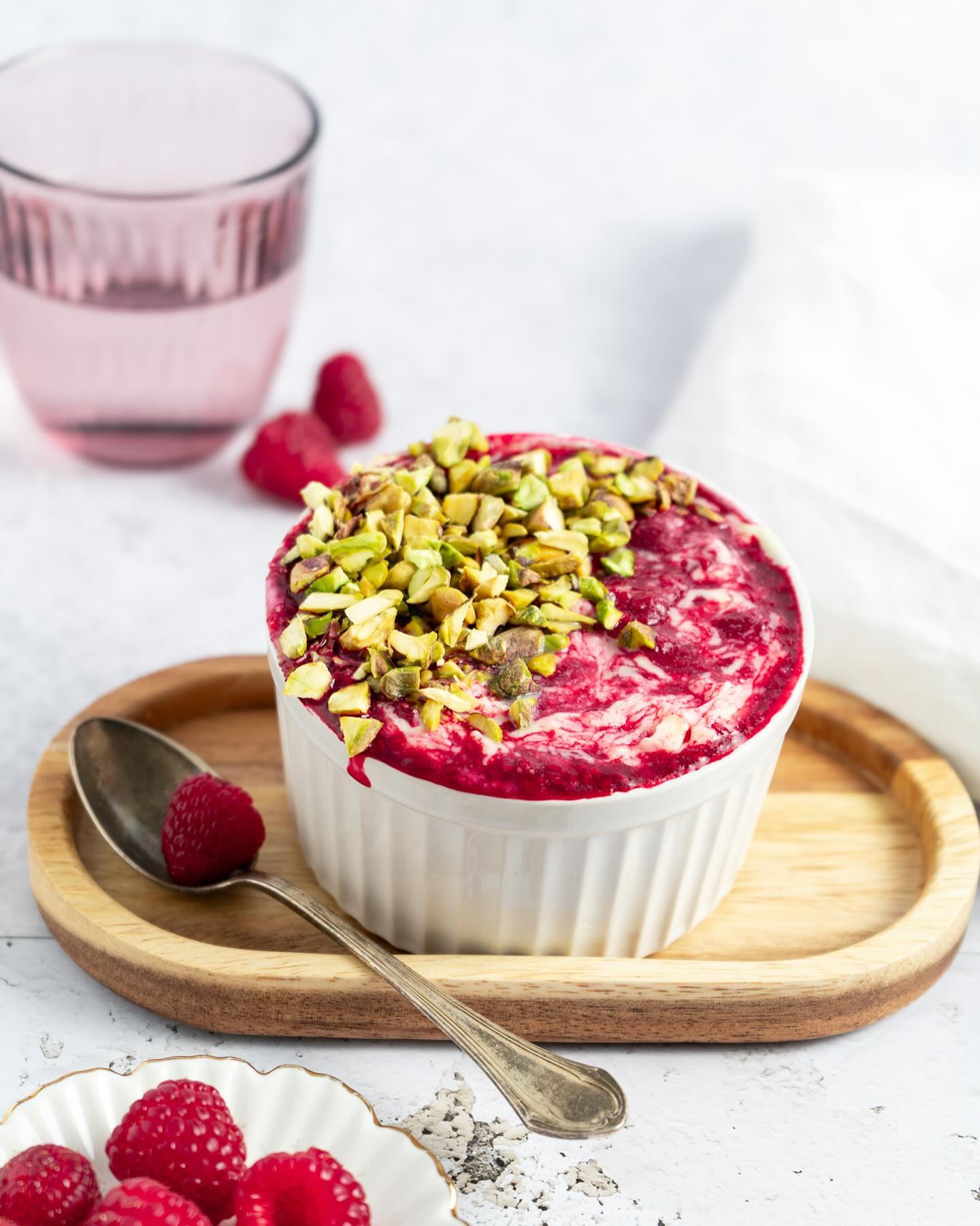 Raspberry White Chocolate Overnight Oats