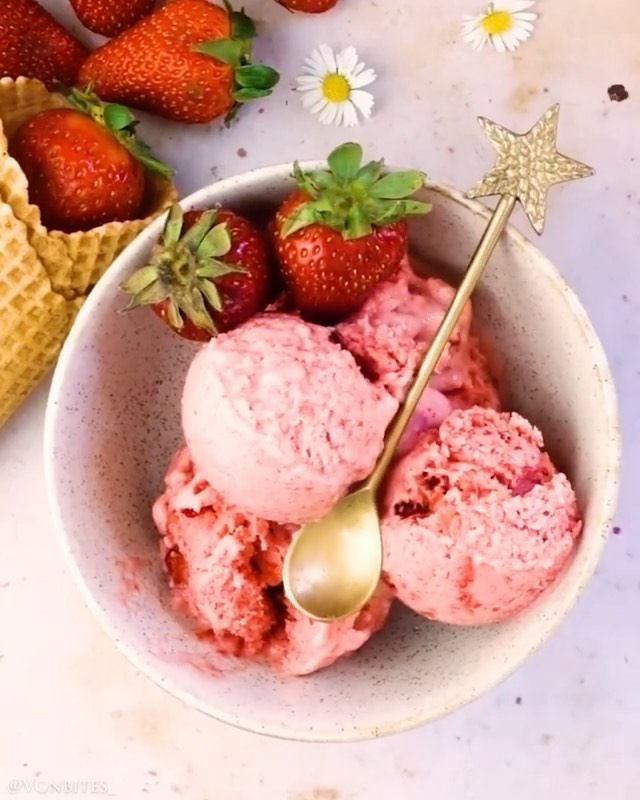 Homemade Vegan Strawberry Ice Cream