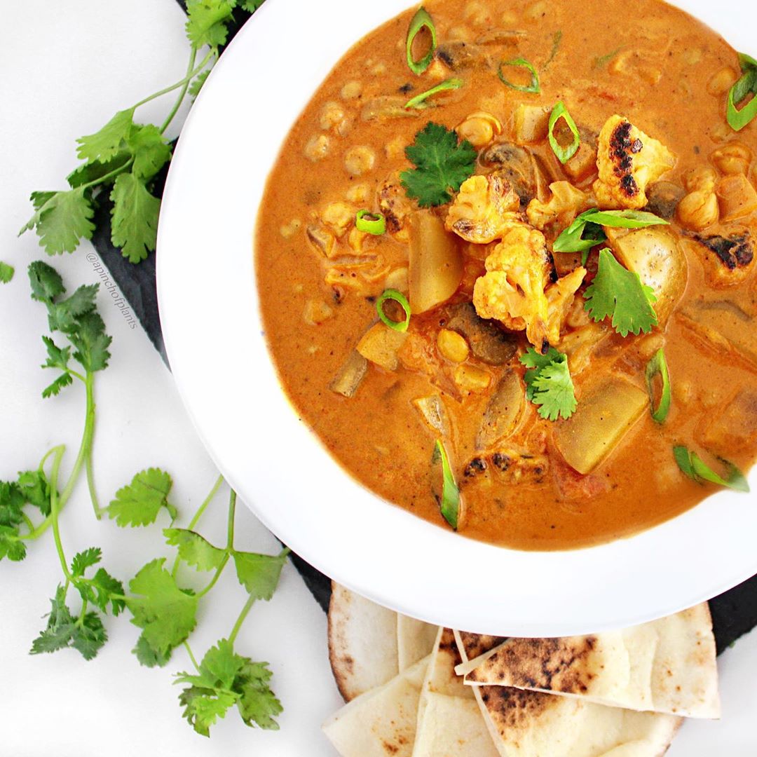 Roasted Cauliflower Curried Soup