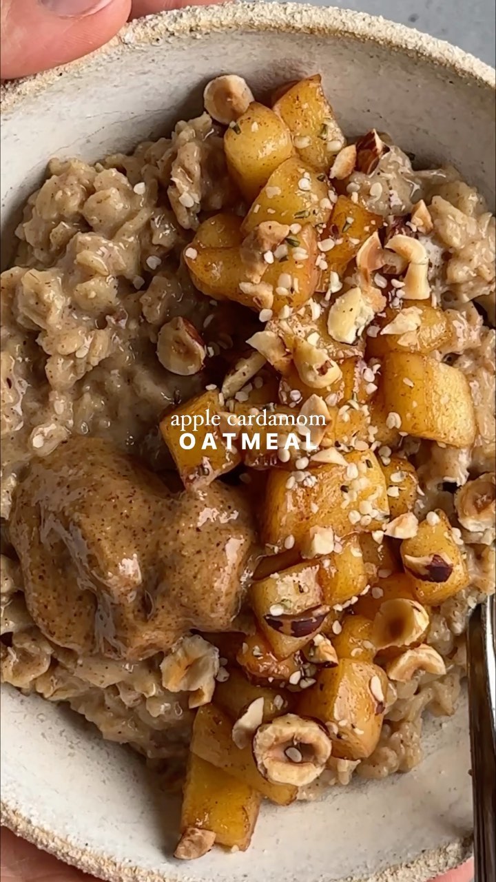 Creamy Apple Cardamom Oatmeal