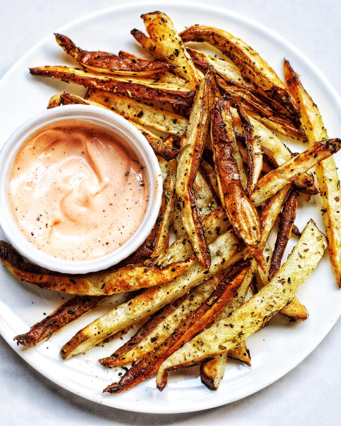 Baked Vegan French Fries with Sriracha Mayo