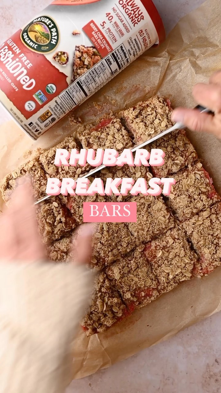 Rhubarb Crumble Breakfast Bars