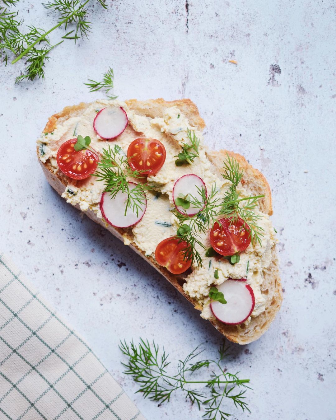 Vegan Garlic and Herb Cream Cheese
