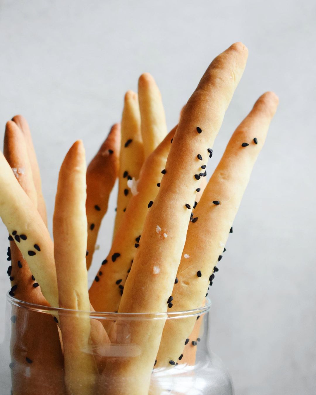 Light and Crunchy Homemade Vegan Breadsticks