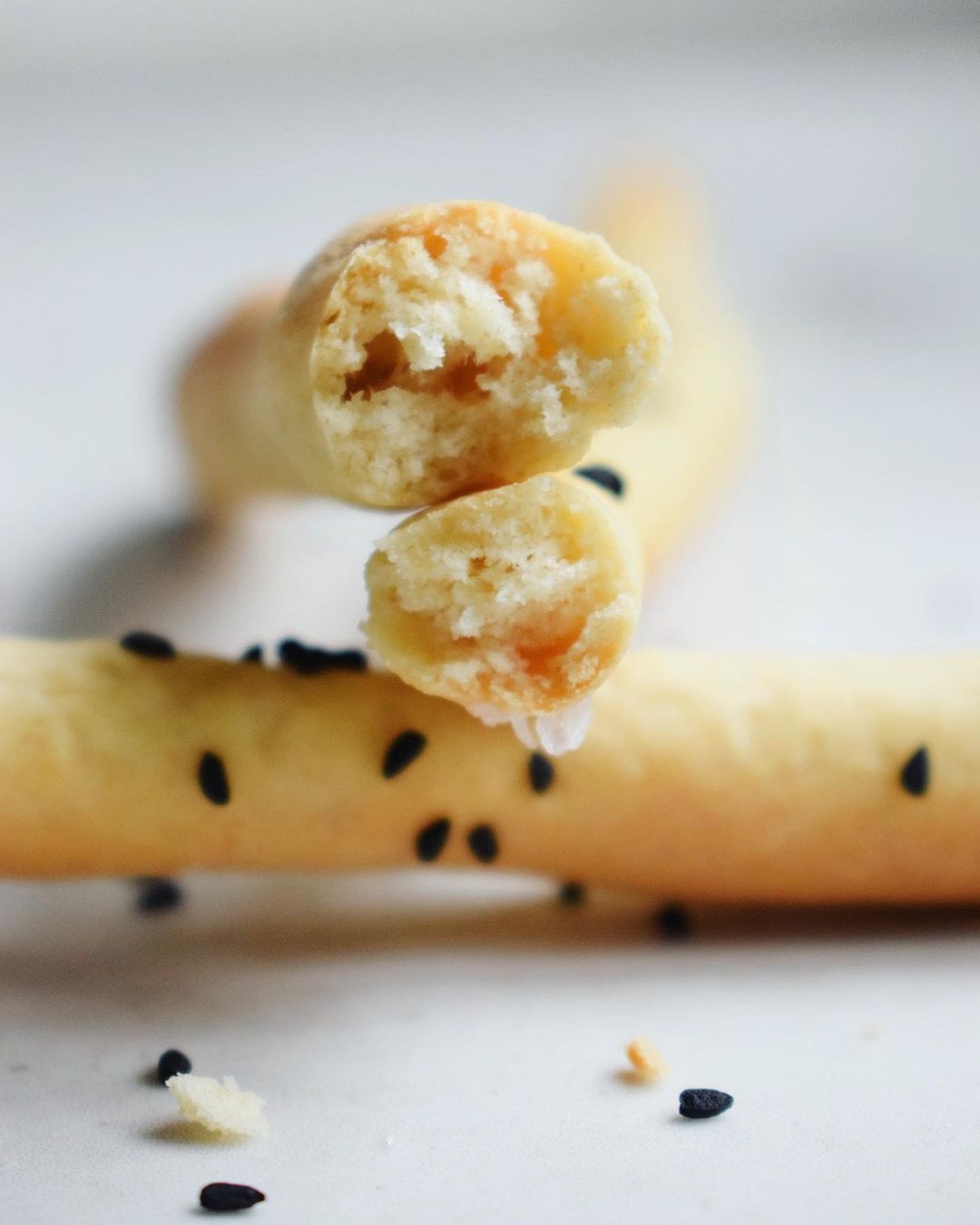 Light and Crunchy Homemade Vegan Breadsticks