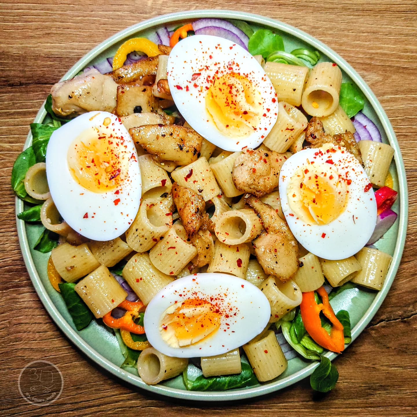 Pasta Salad with Chicken-Style Pieces and Eggs