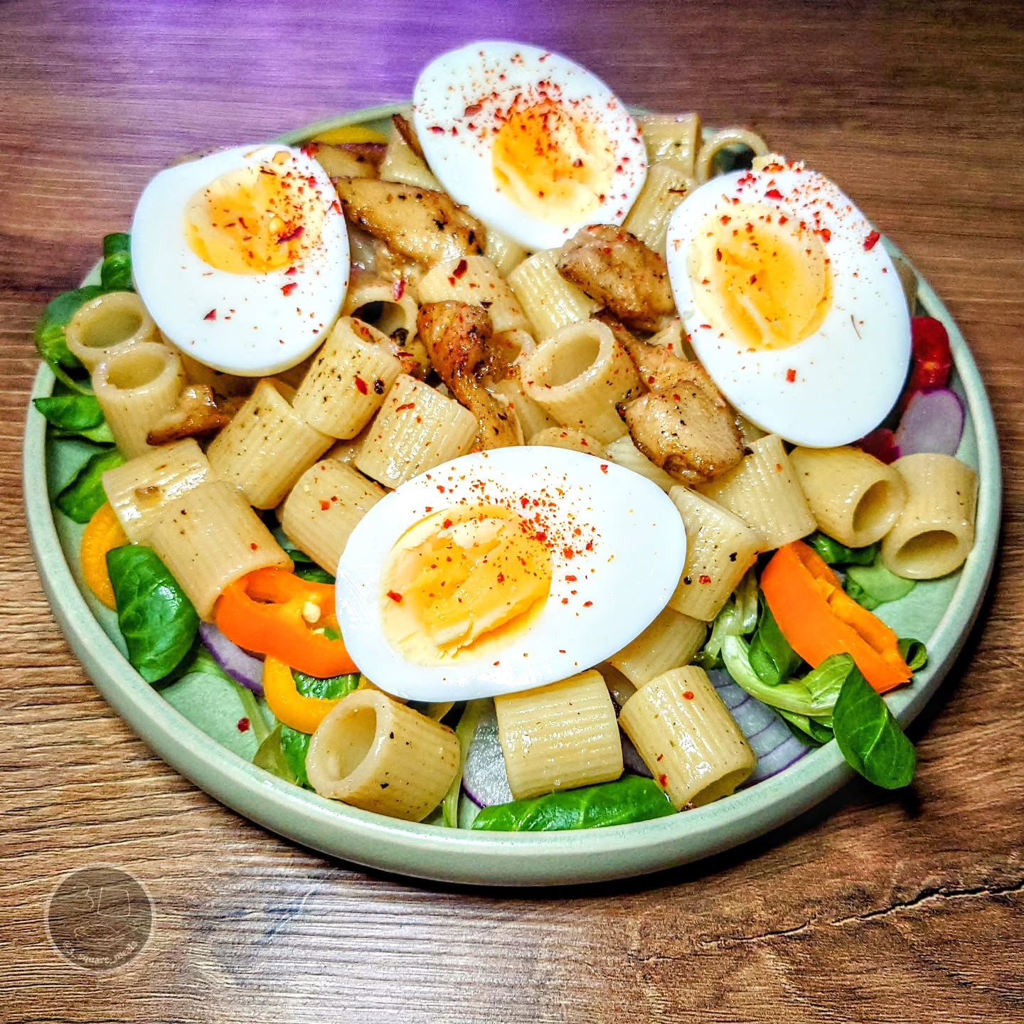 Pasta Salad with Chicken-Style Pieces and Eggs