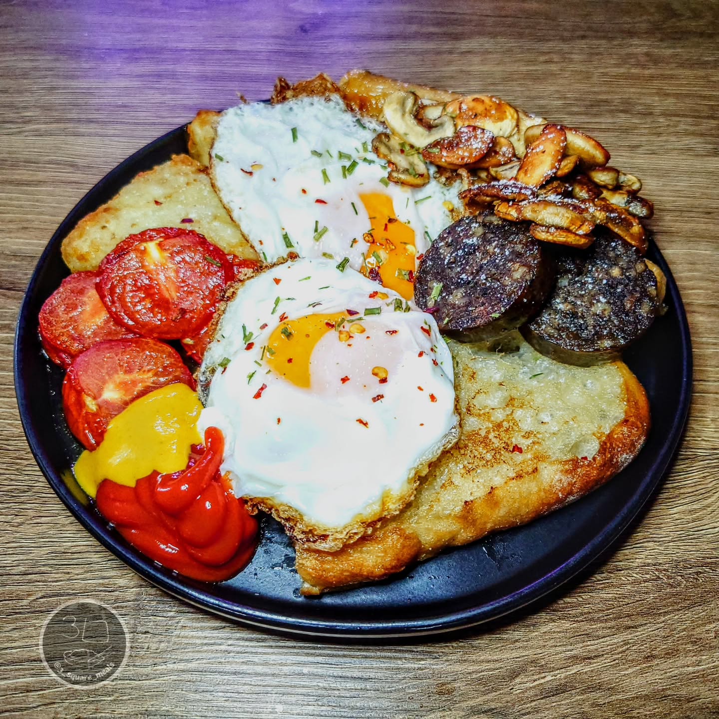 Veggie Breakfast with Roasted Tomatoes and Fried Eggs