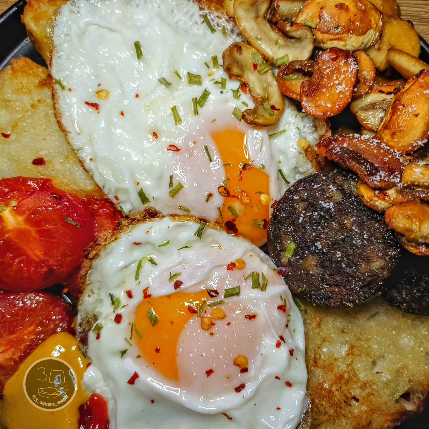 Veggie Breakfast with Roasted Tomatoes and Fried Eggs