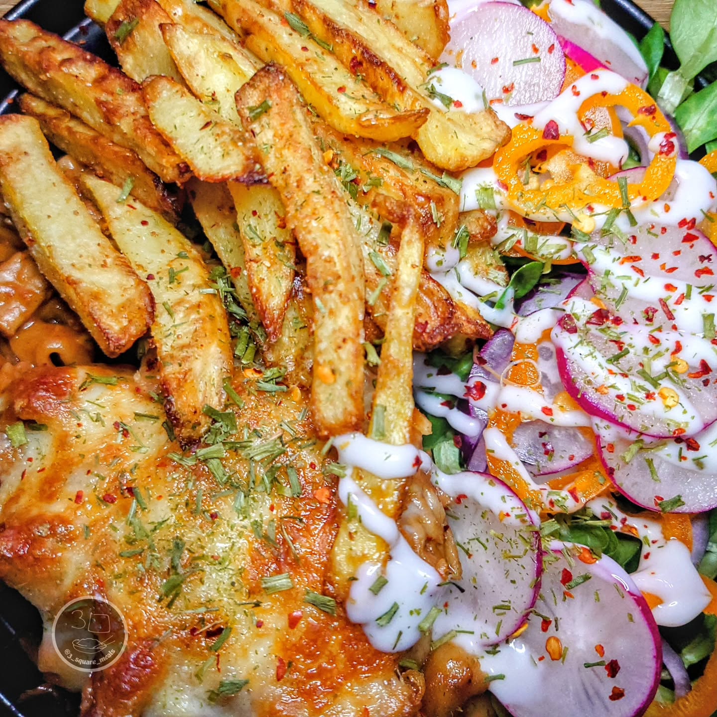 Spicy Vegetarian Pasta Bake with Chips