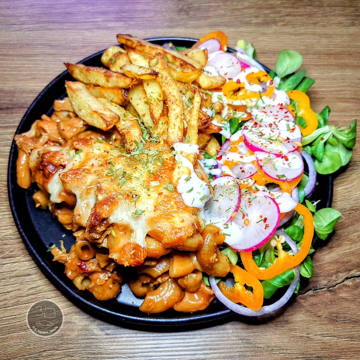 Spicy Vegetarian Pasta Bake with Chips