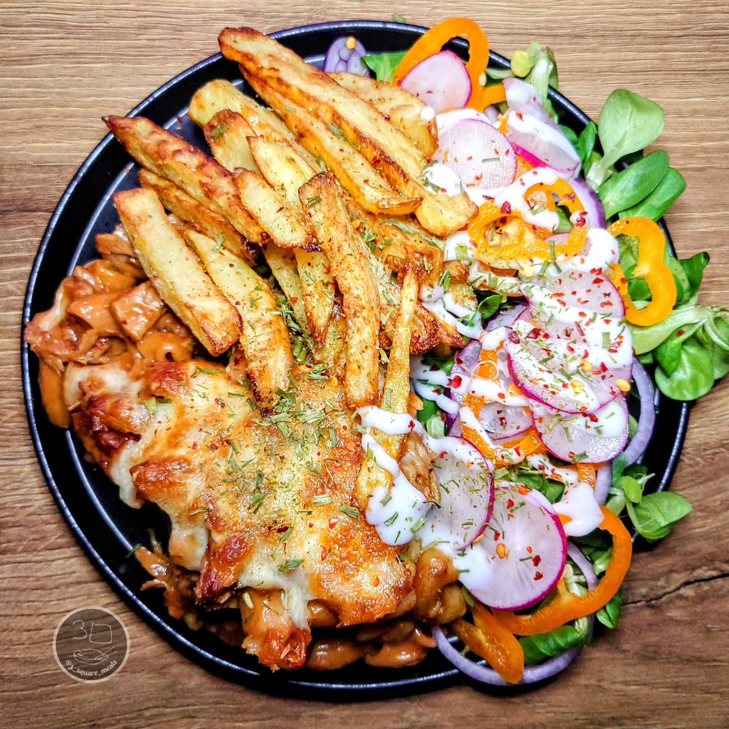 Spicy Vegetarian Pasta Bake with Chips