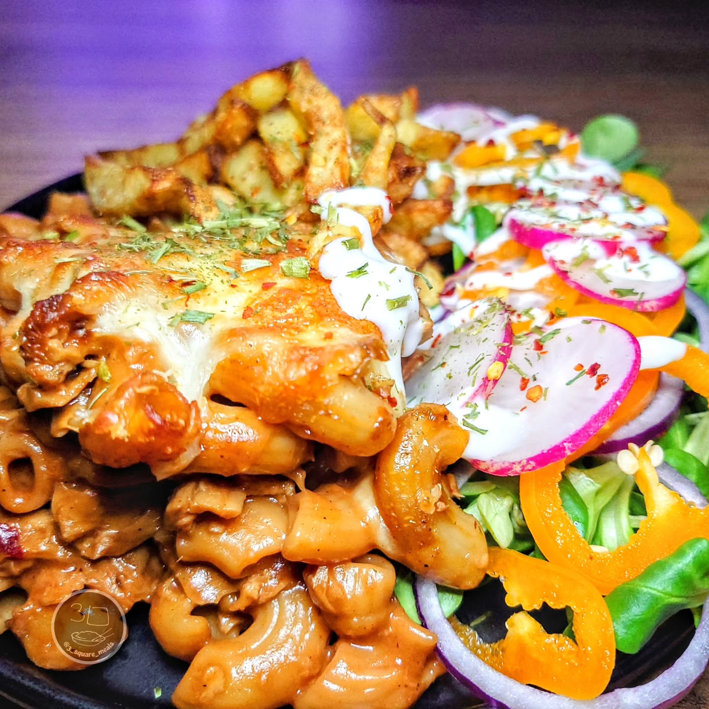 Spicy Vegetarian Pasta Bake with Chips