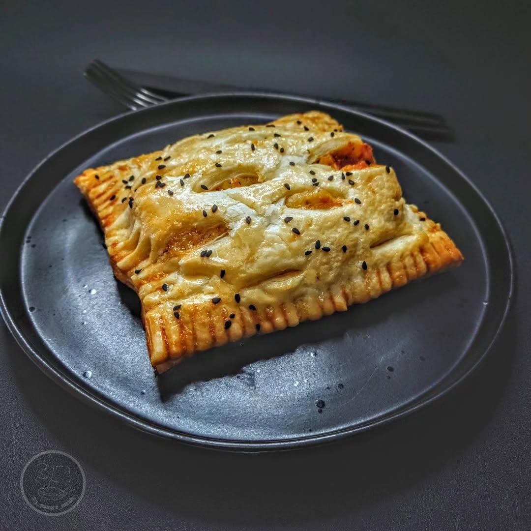 Simple Vegetarian Puff Pastry Pasty