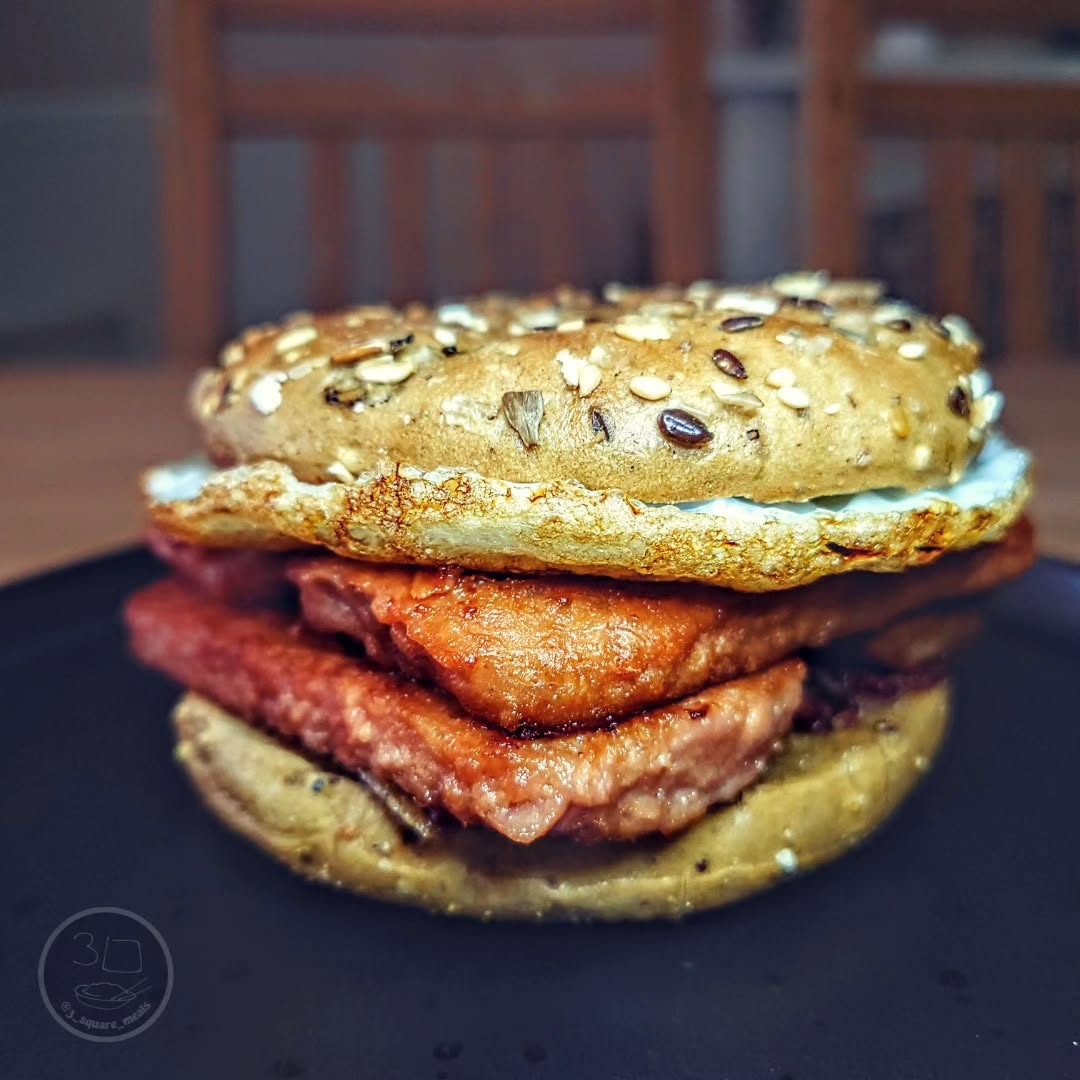 Simple Vegetarian Breakfast Bagel