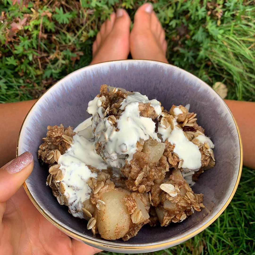Apple Crumble Baked Oats