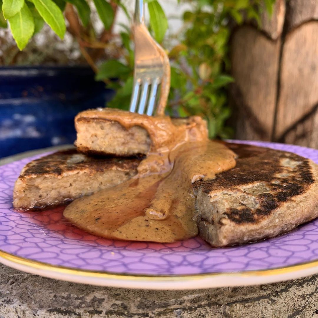 Super Quick and Easy Peanut Butter and Jelly Banana Pancakes