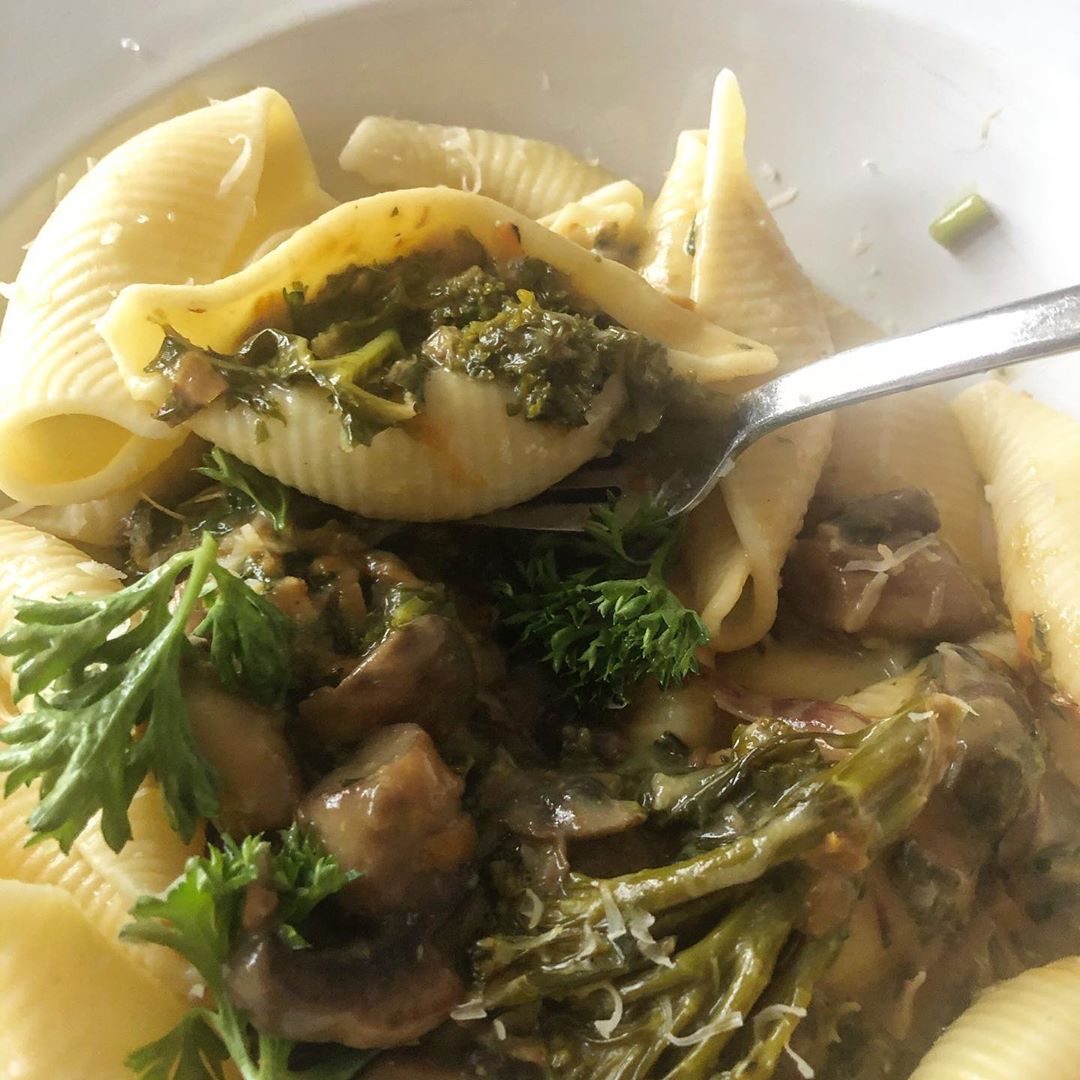 Creamy Vegan Mushroom Broccoli Pasta Dish