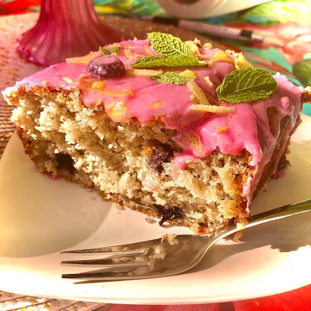 Blueberry and Lemon Drizzle Cake
