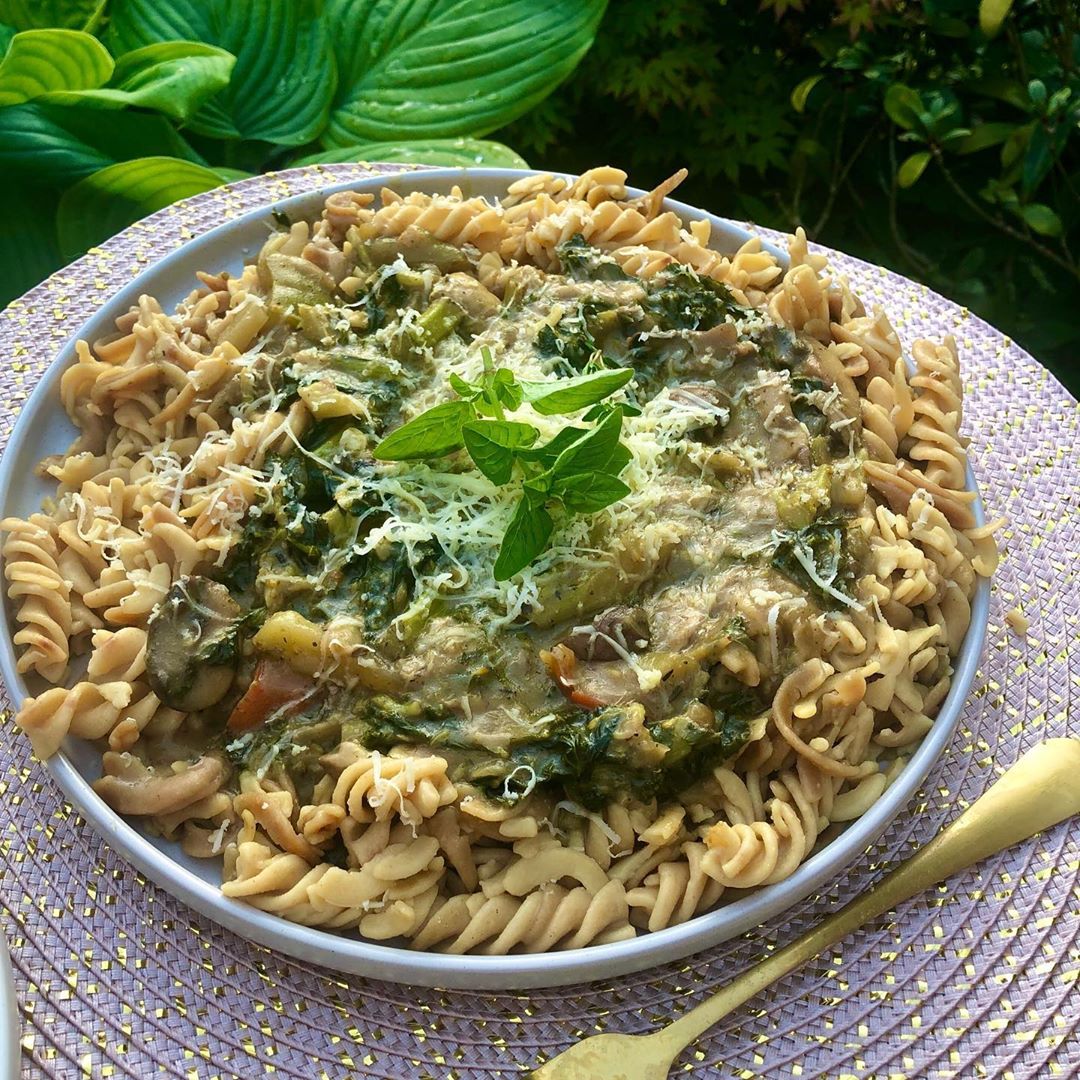 Vegan Creamy Kale Mushroom Pasta