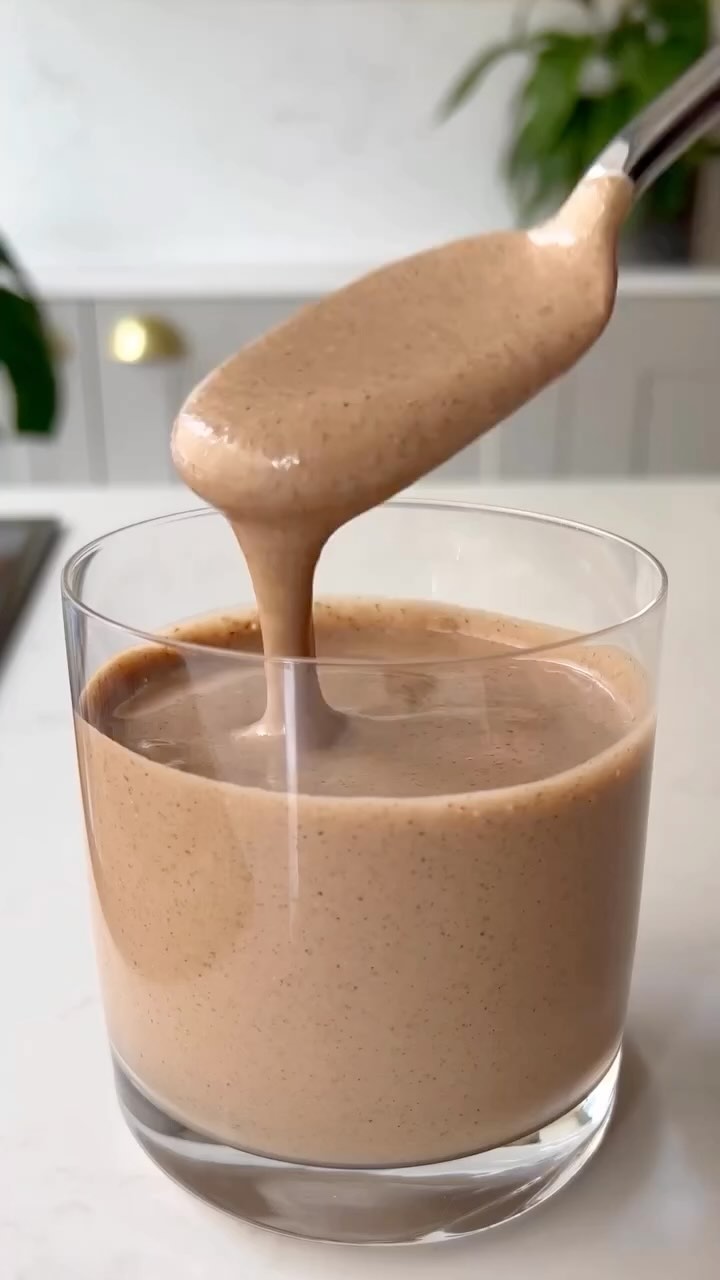 Snickers-Style Chocolaty Peanut Butter Smoothie