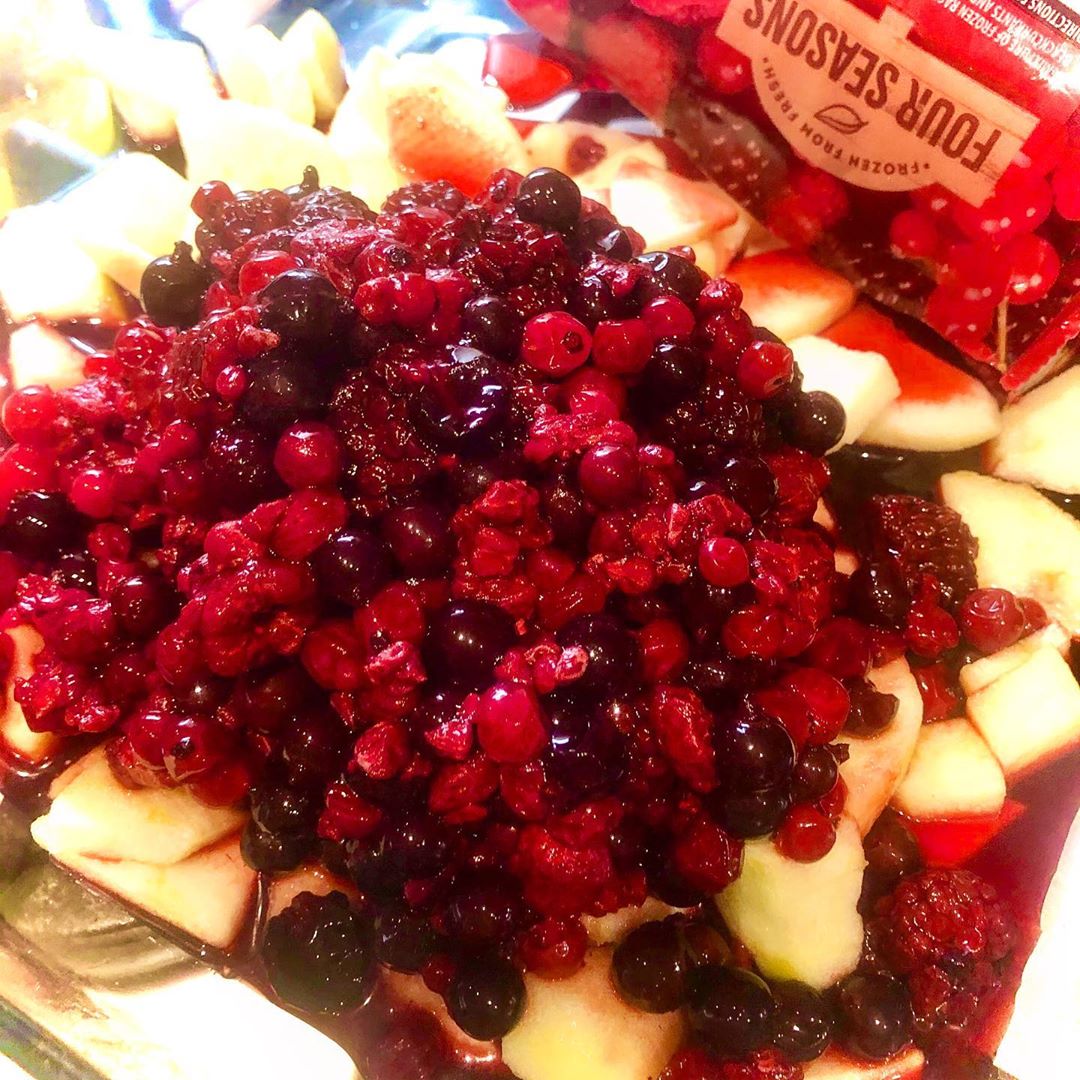 Apple and Summer Berries Crumble