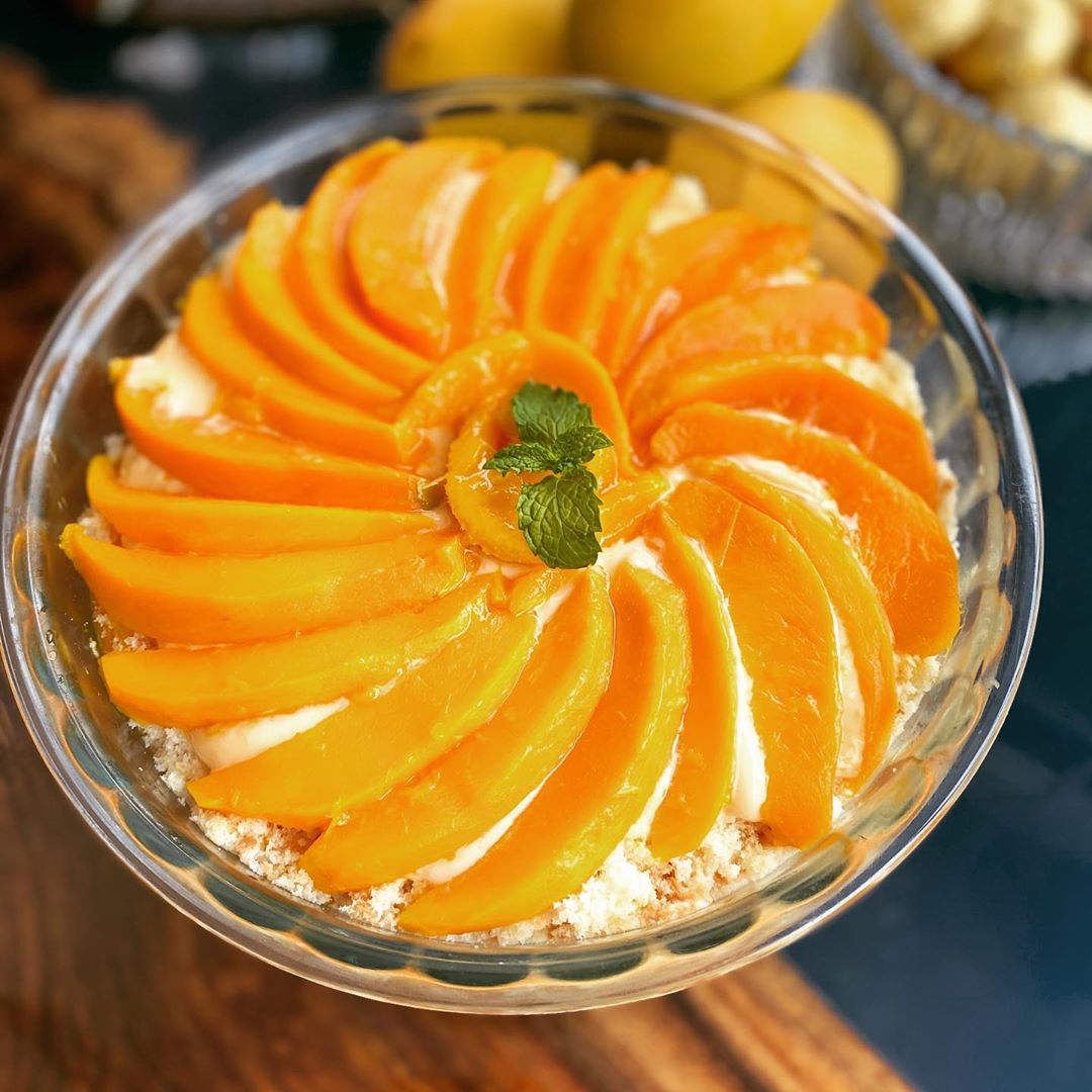 Easy Mango Trifle with Vanilla Custard and Fresh Mangoes