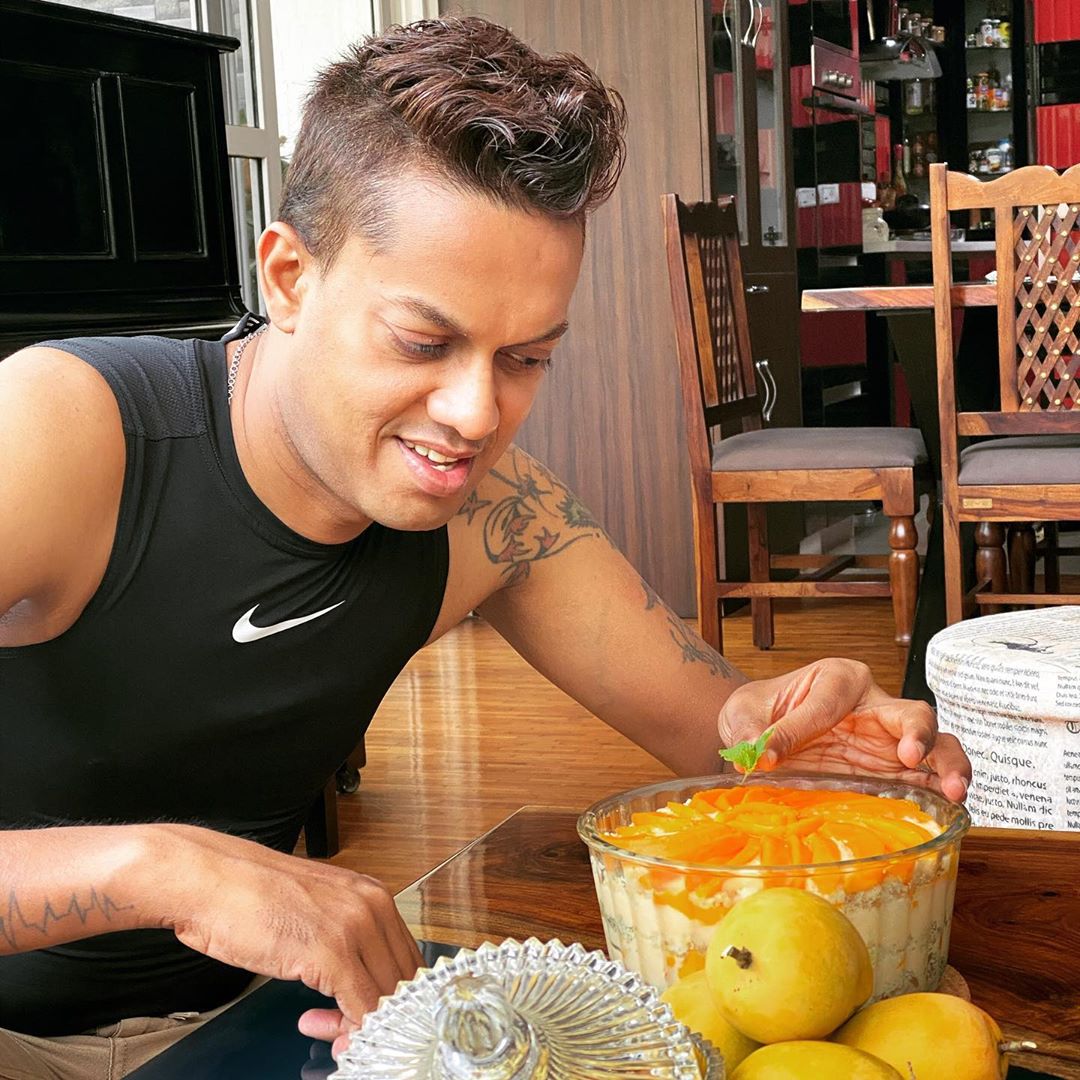 Easy Mango Trifle with Vanilla Custard and Fresh Mangoes