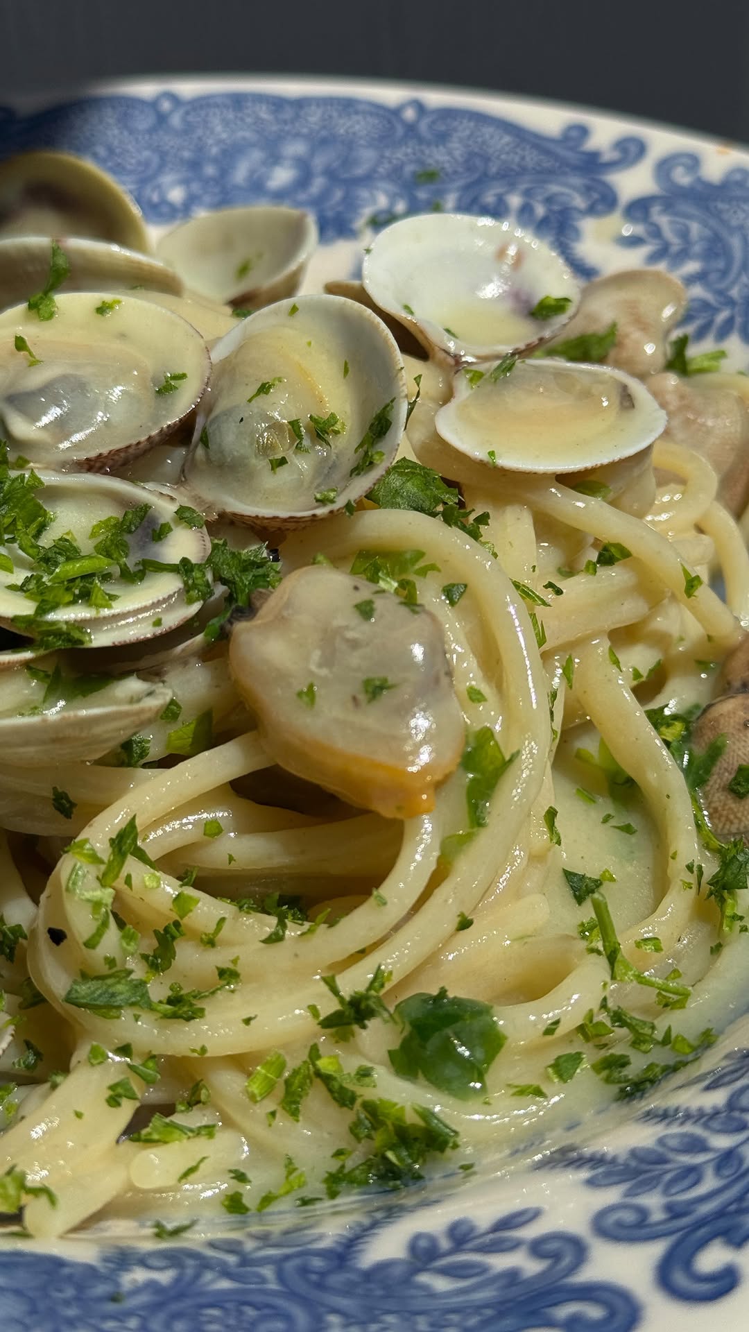 Classic Italian Spaghetti with Clams