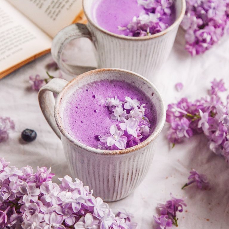 Berry Latte with Coconut and Berries