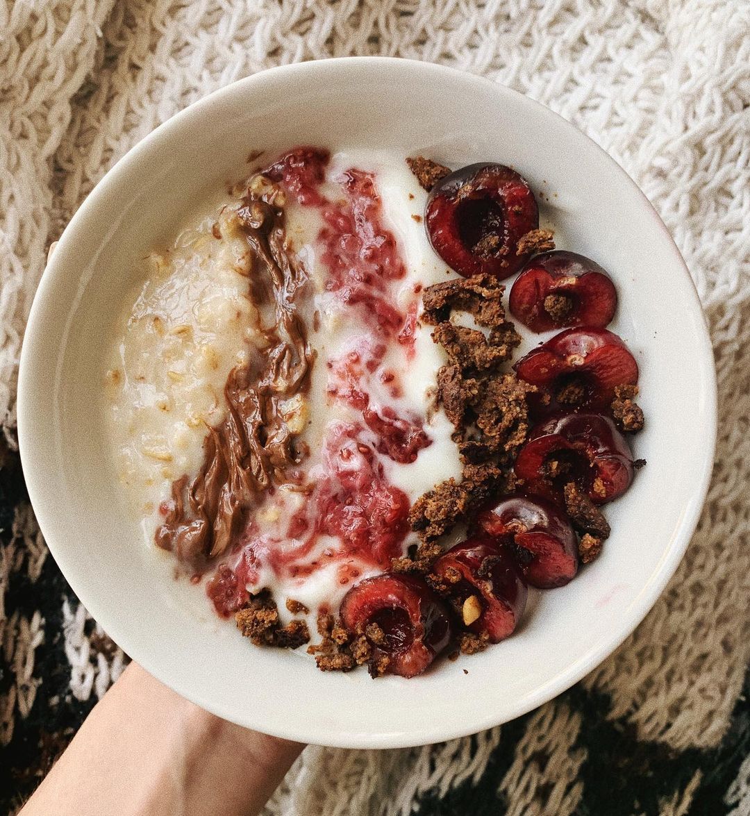 Oat and Yogurt Breakfast Bowl with Toppings