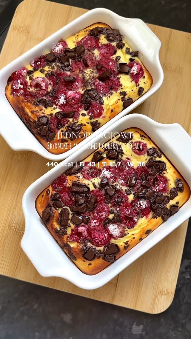 Skyr Cheesecake with Raspberries and Chocolate