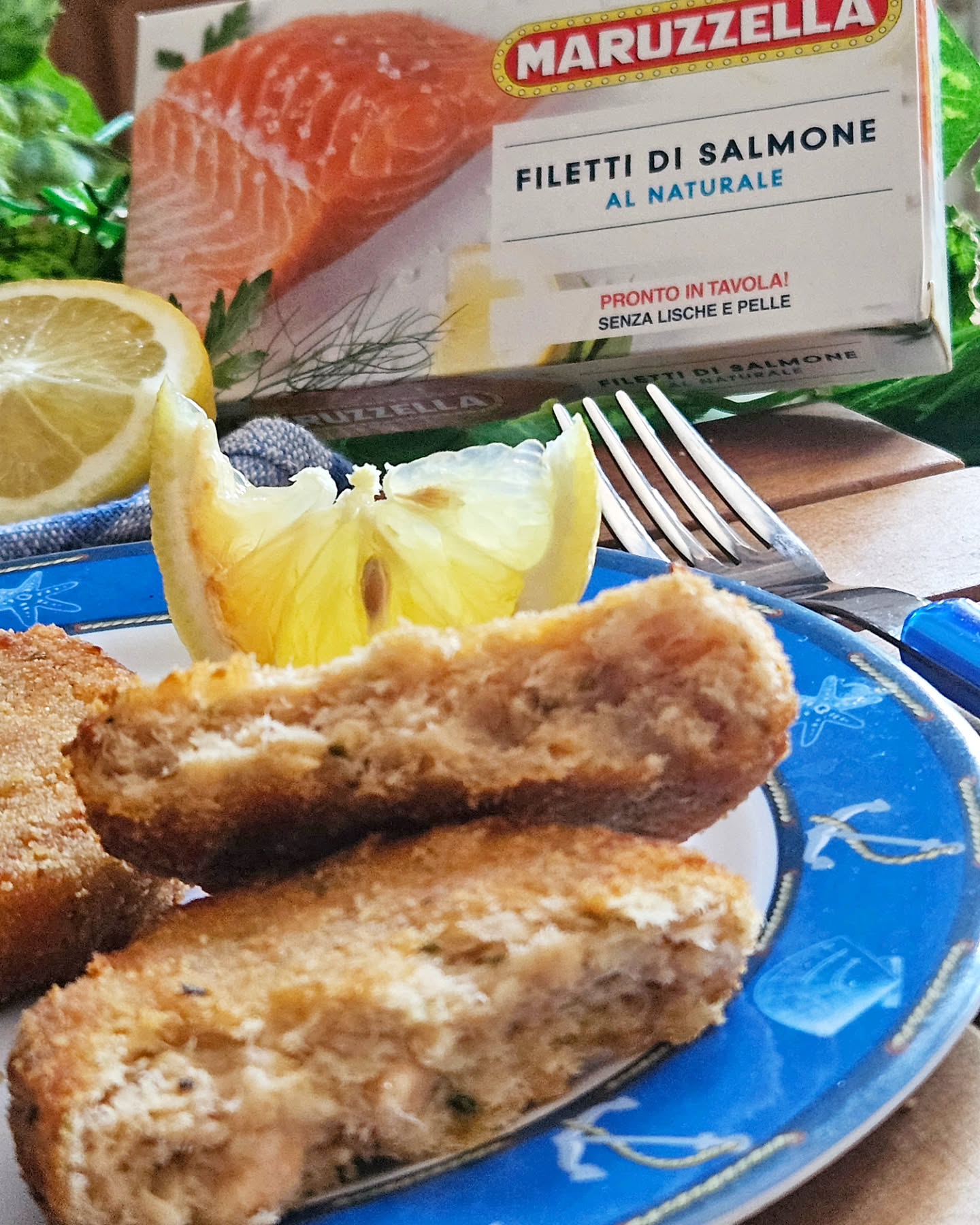 Air-Fried Quick Salmon Burgers