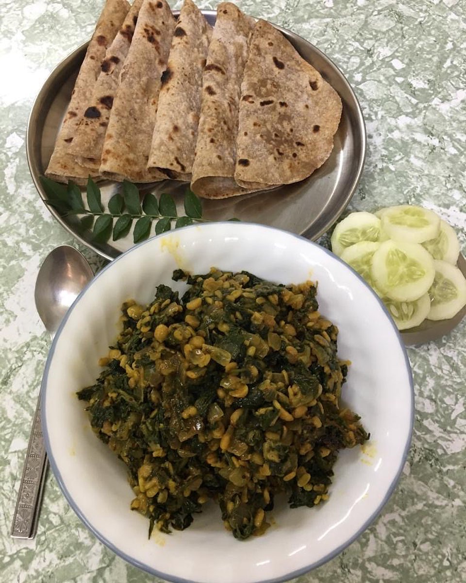 Spinach Curry with Lentil and Multi Grain Roti