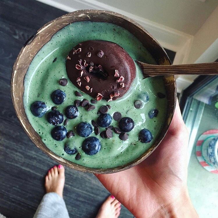 Spirulina Banana Smoothie Bowl
